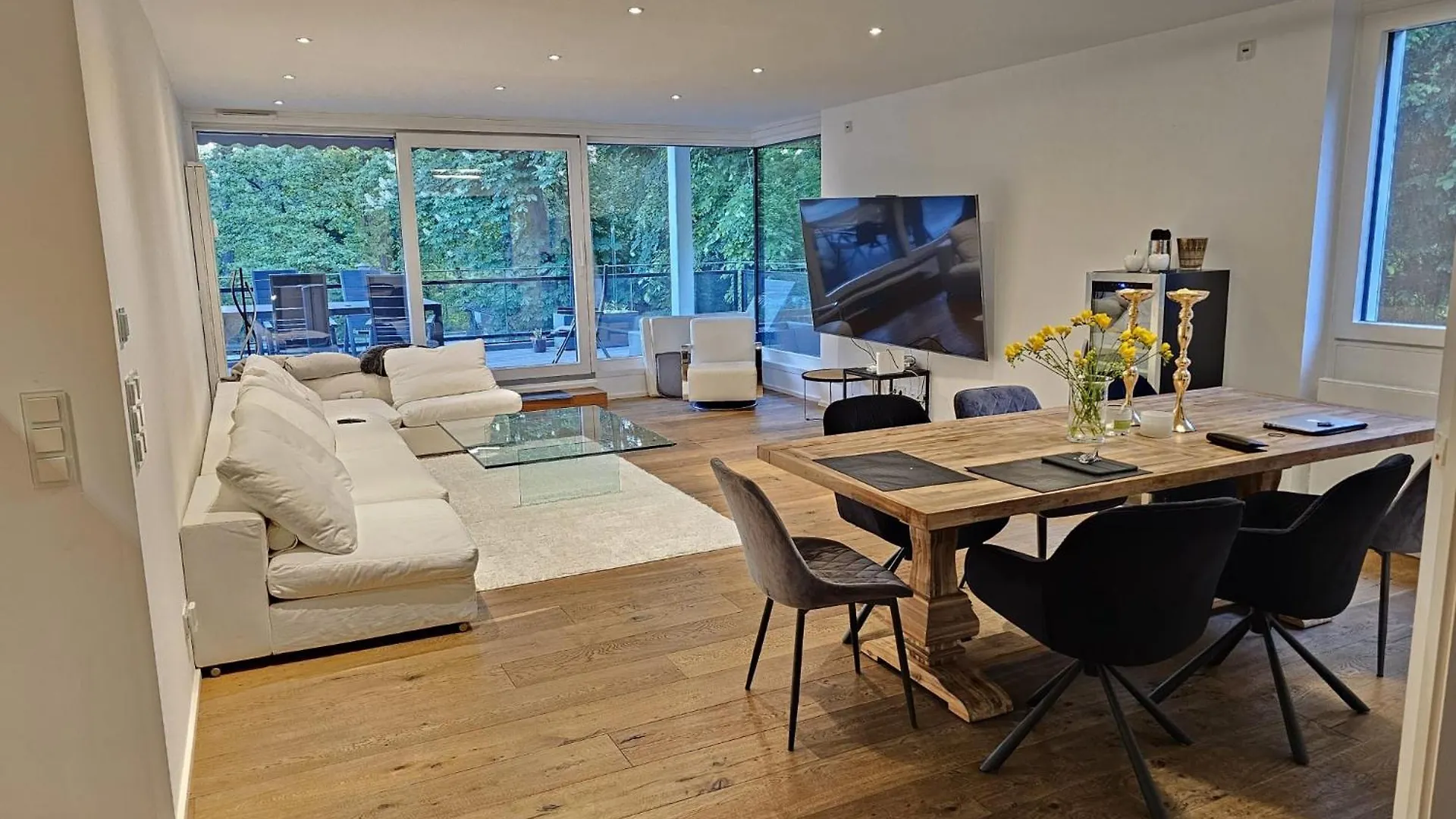 Wunderschoene, 5 Zimmerwohnung, Mit Grosser Terrasse München